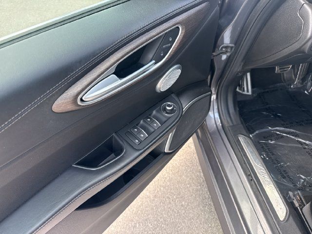 Used 2018 Alfa Romeo Giulia Ti w/ Quick Order Package 22X Lusso AWD/4WD image 11
