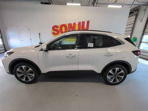 Used 2024 Ford Escape Platinum AWD/4WD image 2