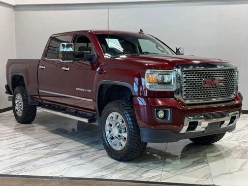 Used 2016 GMC Sierra 2500 Denali w/ Duramax Plus Package AWD/4WD image 4