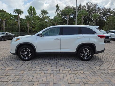 Certified 2019 Toyota Highlander Plus FWD image 8