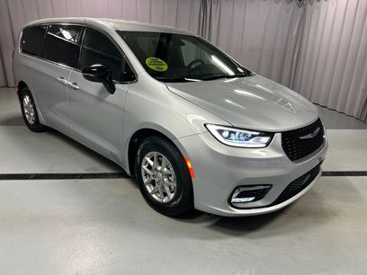 New 2026 Chrysler Pacifica Select
