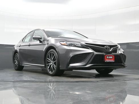 Used 2022 Toyota Camry SE FWD image 25