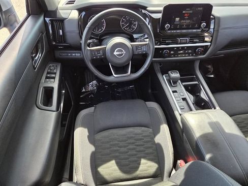 Used 2025 Nissan Pathfinder SV FWD image 7