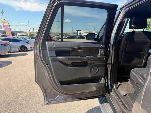 Used 2019 Ford Expedition Max Limited RWD image 15