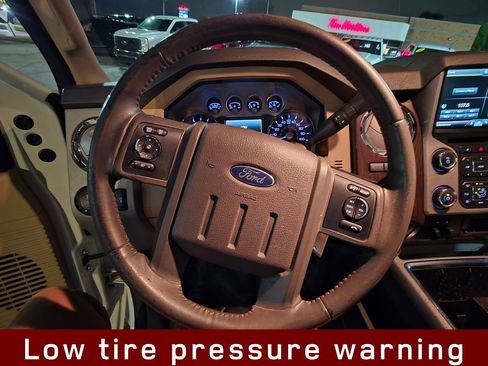 Used 2015 Ford F250 Lariat w/ Lariat Interior Package image 15