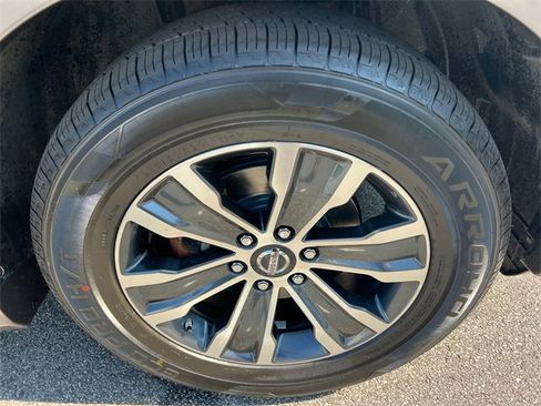 Used 2020 Nissan Armada SL w/ Premium Package image 12