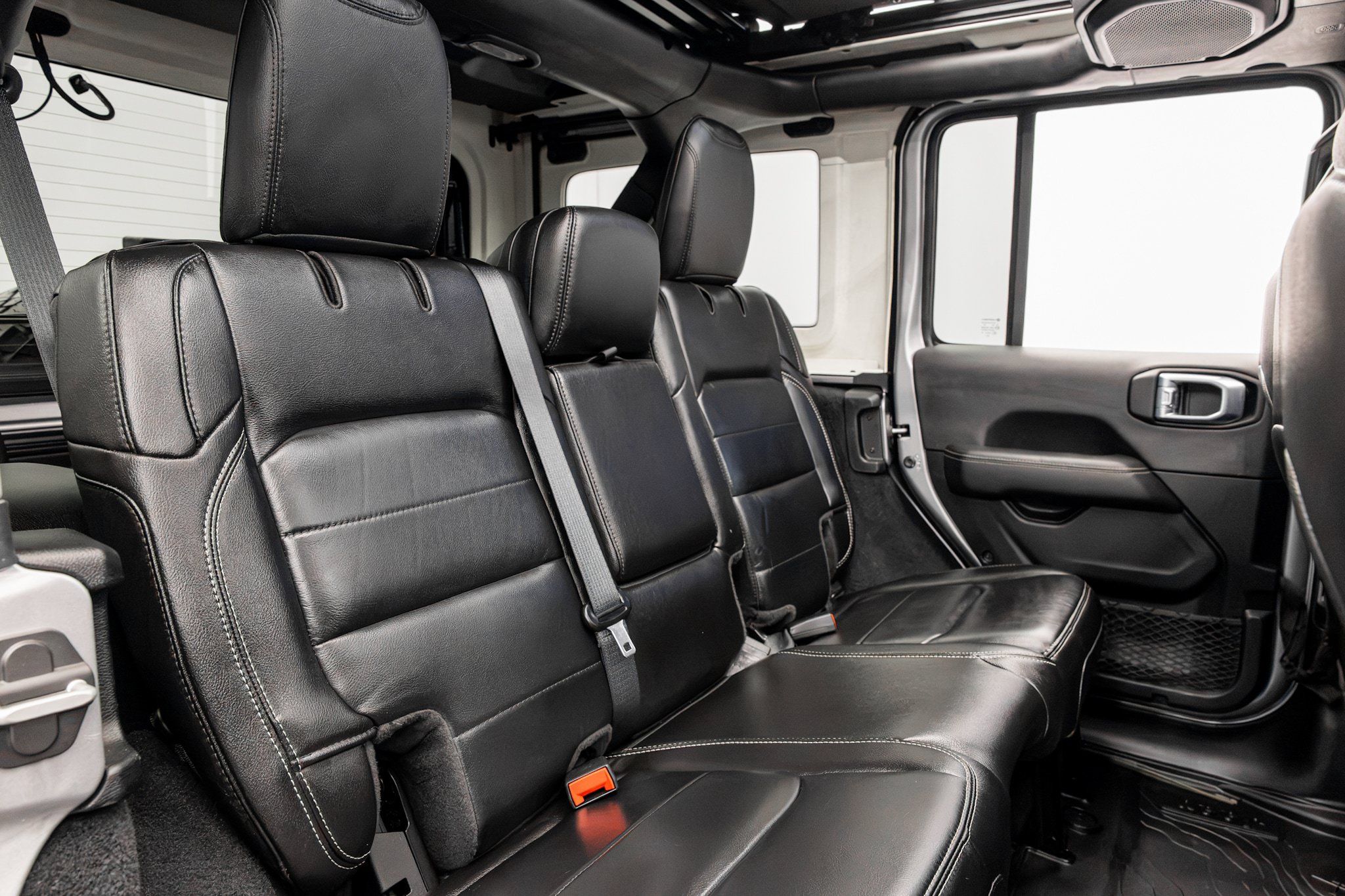 Used 2021 Jeep Wrangler Unlimited Sahara AWD/4WD image 32