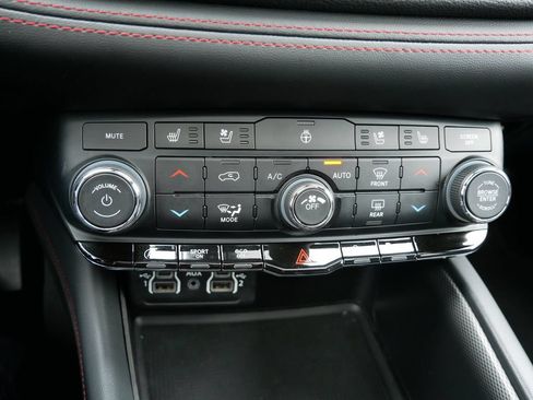 Used 2024 Dodge Durango GT AWD/4WD image 24