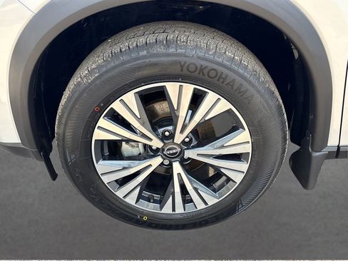 Used 2023 Nissan Rogue SV AWD/4WD image 12