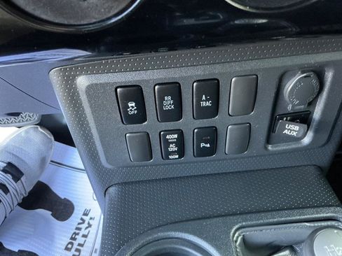 Used 2014 Toyota FJ Cruiser 4WD w/ Upgrade Package image 18