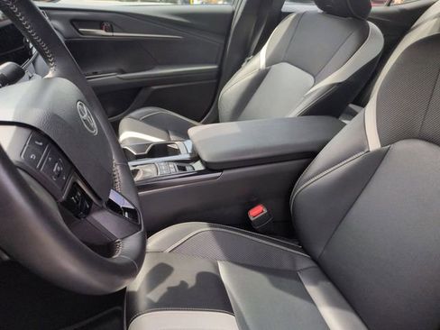 Used 2025 Toyota Camry SE w/ Convenience Package FWD image 14