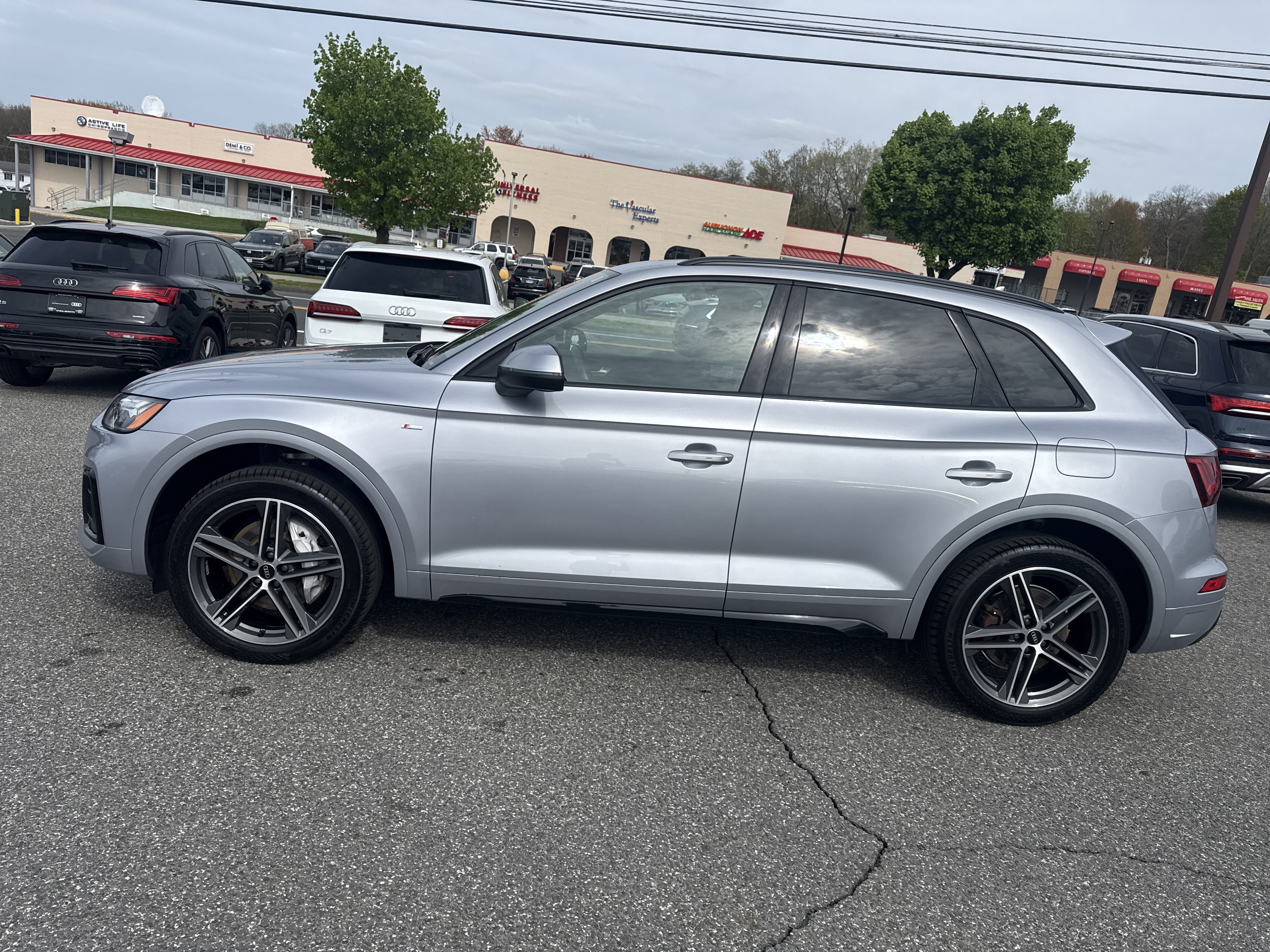 Certified 2023 Audi Q5 e Premium Plus w/ Premium Plus Package AWD/4WD image 4