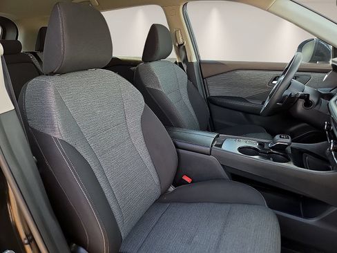 Used 2023 Nissan Rogue SV FWD image 8