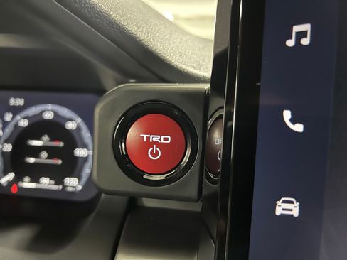 Certified 2025 Toyota Tacoma TRD Off-Road image 26