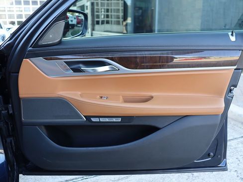 Used 2017 BMW 750i xDrive image 47