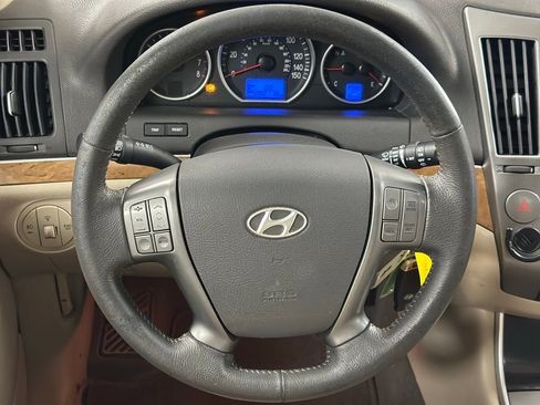 Used 2012 Hyundai Veracruz Limited w/ Entertainment Pkg FWD image 4