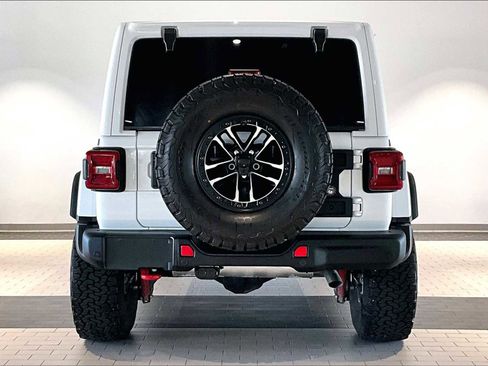 Used 2025 Jeep Wrangler Unlimited Rubicon AWD/4WD image 9