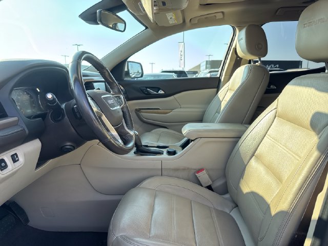Used 2017 GMC Acadia Denali w/ Technology Package FWD image 18