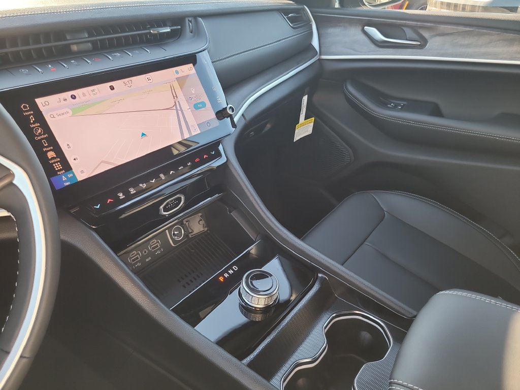 New 2027 Jeep Grand Cherokee Limited RWD image 23