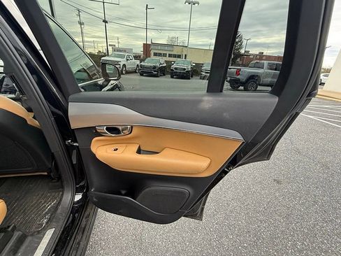 Used 2017 Volvo XC90 T6 Momentum w/ Vision Package image 15