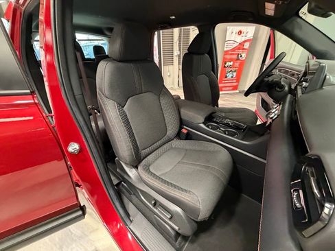 Used 2025 Honda Pilot Sport image 4