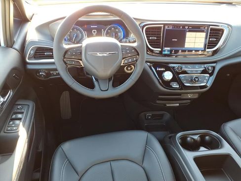 New 2026 Chrysler Pacifica Select w/ S Appearance Package image 14
