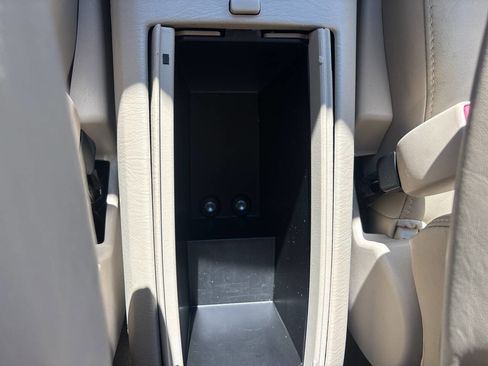 Used 2005 Toyota Highlander Limited image 40