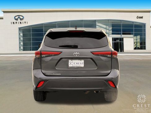Used 2023 Toyota Highlander L image 4