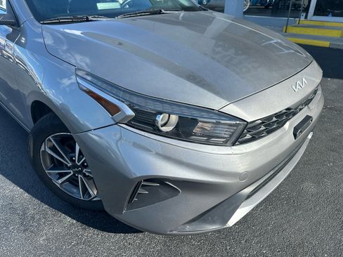 Used 2022 Kia Forte LXS w/ LXS Technology Package image 3