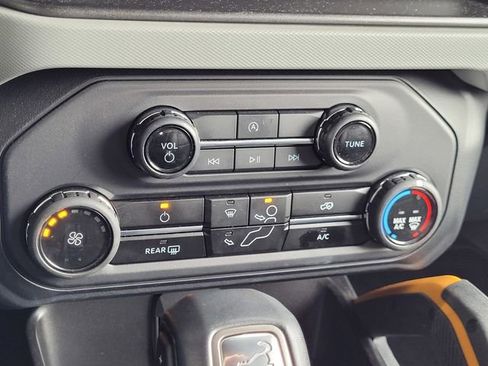 Used 2023 Ford Bronco Badlands image 11