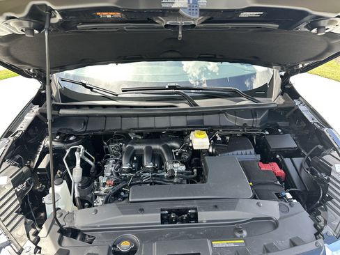 Used 2025 Nissan Pathfinder SV AWD/4WD image 35
