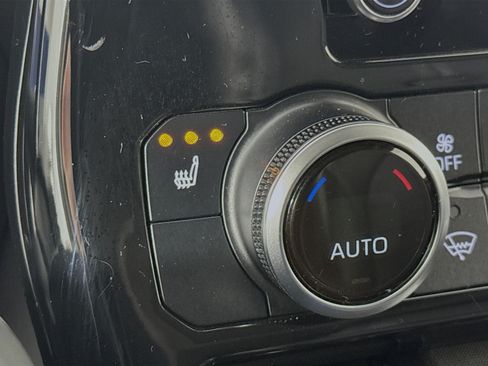 Used 2024 Toyota Highlander XLE AWD/4WD image 19
