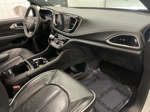 Used 2022 Chrysler Pacifica Limited w/ S Appearance Package AWD/4WD image 24