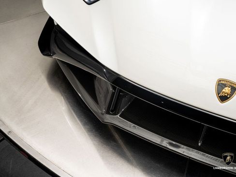 Used 2023 Lamborghini Huracan STO image 16