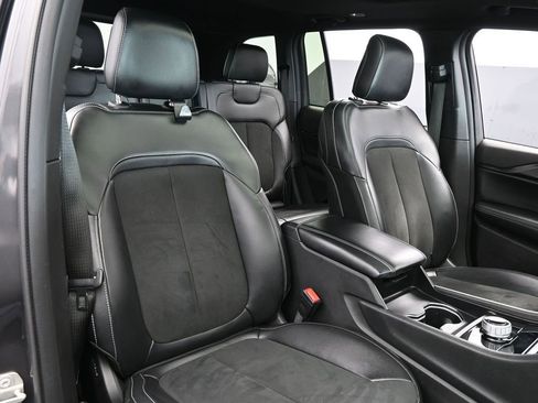 Used 2023 Jeep Grand Cherokee Altitude image 49