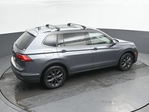 Used 2022 Volkswagen Tiguan SE AWD/4WD image 30