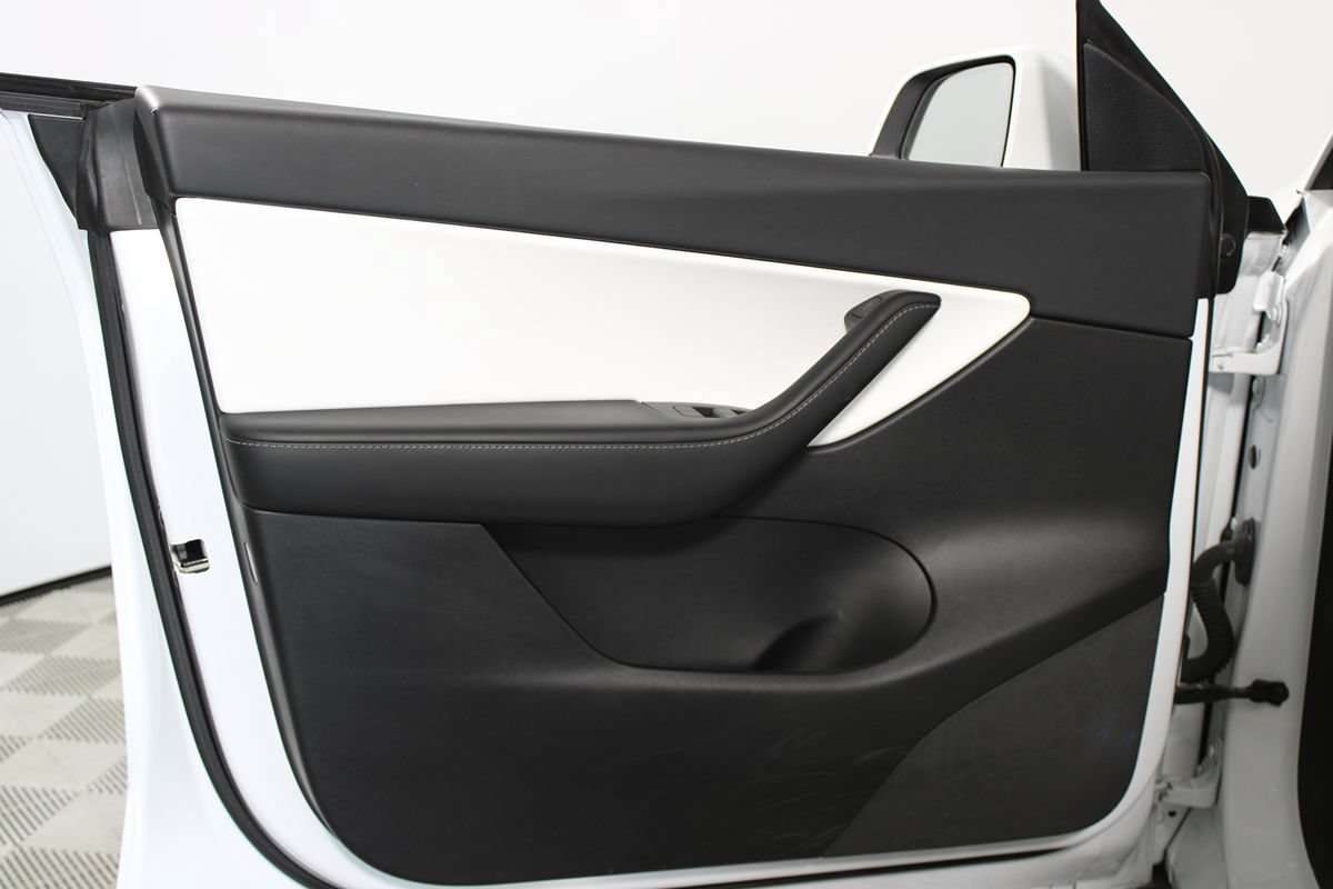 Used 2022 Tesla Model Y Performance AWD/4WD image 9