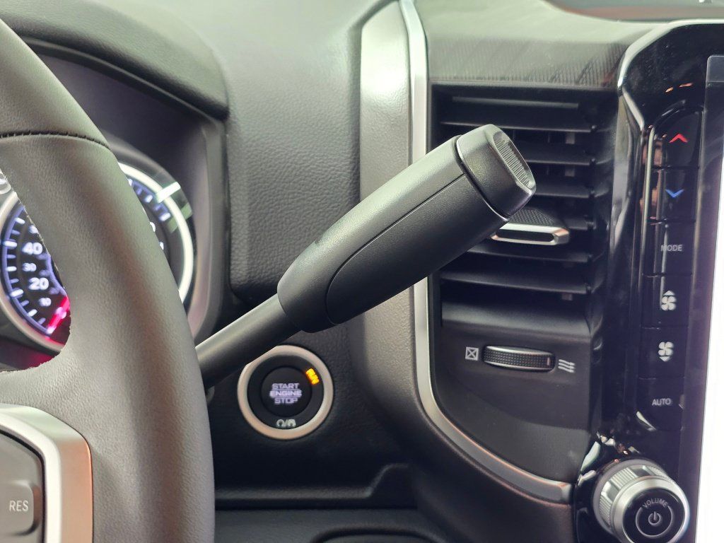 New 2026 RAM 3500 Big Horn AWD/4WD image 30