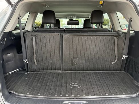 Used 2017 Toyota Highlander Plus FWD image 17