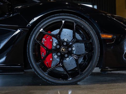 Used 2025 Lamborghini Revuelto AWD/4WD image 16