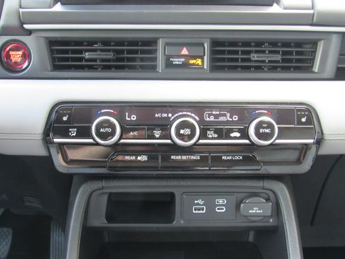 Used 2025 Honda Pilot Touring image 34