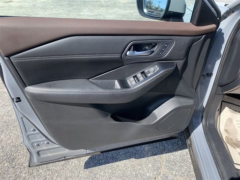 Used 2023 Nissan Rogue SL image 17