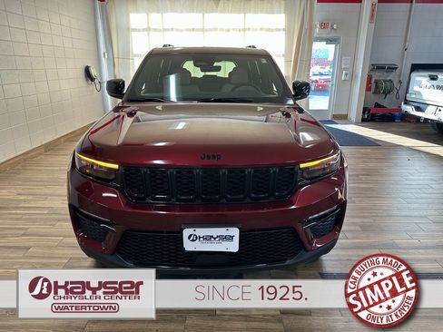 New 2025 Jeep Grand Cherokee Limited w/ Black Appearance Package image 7