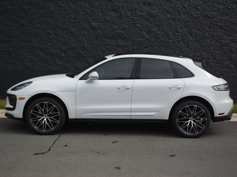Certified 2026 Porsche Macan AWD/4WD image 2
