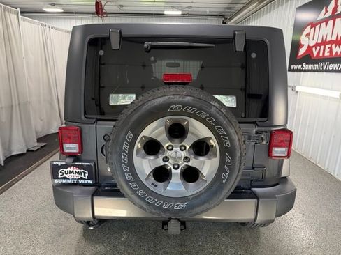 Used 2017 Jeep Wrangler Unlimited Sahara w/ Connectivity Group AWD/4WD image 5