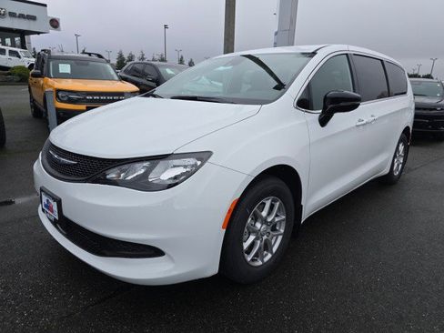 New 2026 Chrysler Voyager LX image 7