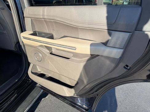Used 2021 Ford Expedition XLT image 17