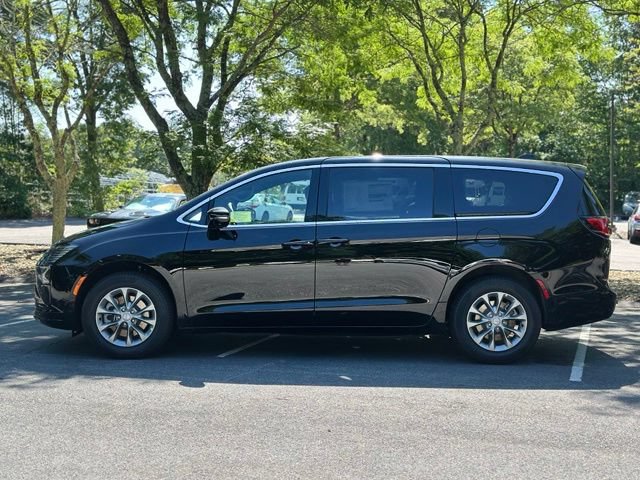 New 2027 Chrysler Pacifica Select w/ Family Tech Group AWD/4WD image 2