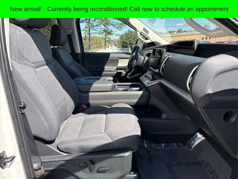 Used 2025 Ford Expedition Active image 13