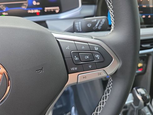 New 2025 Volkswagen Taos SE image 18